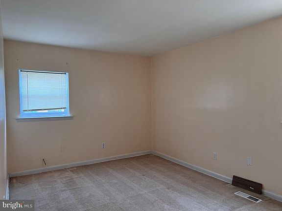 5th image of 2323 Hoffnagle St Floor 1