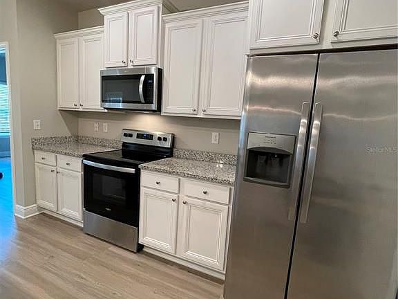 4th image of 223 Moonraker Cir
