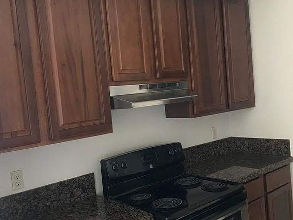 3rd image of 2560 Windsor Pl