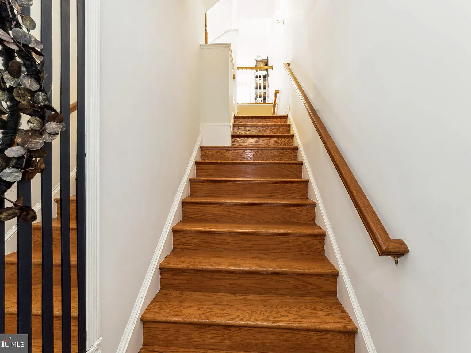 3 bed, 3.5 bath, 2400 sqft, $5,200 — Photo 4