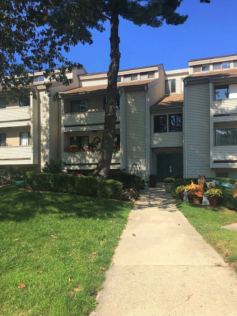 2101 Melrose Dr APT C photo 1