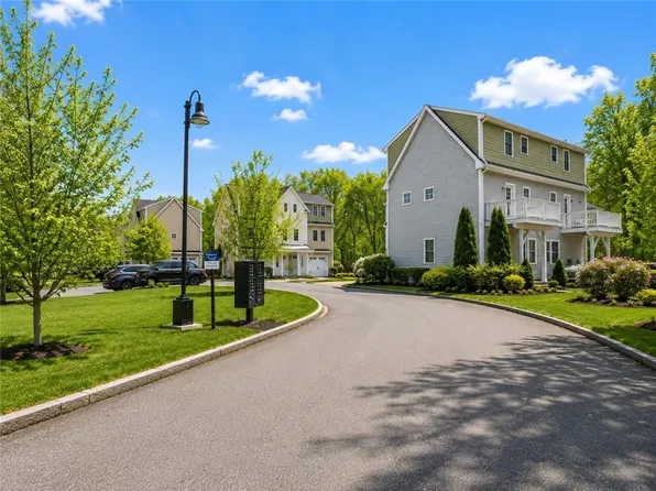 12 Park Ave #13, Narragansett, RI 02882