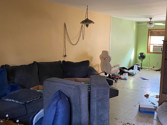 4th image of 10 Meadow Hills Ln