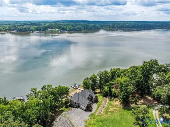 111 Sunset Dr, Clarksville, VA 23927