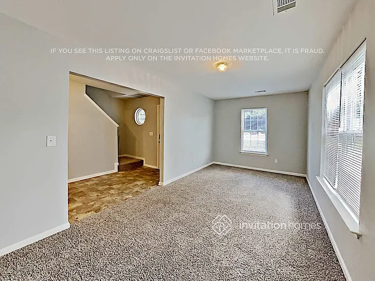1320 Eastway Dr — Photo 4