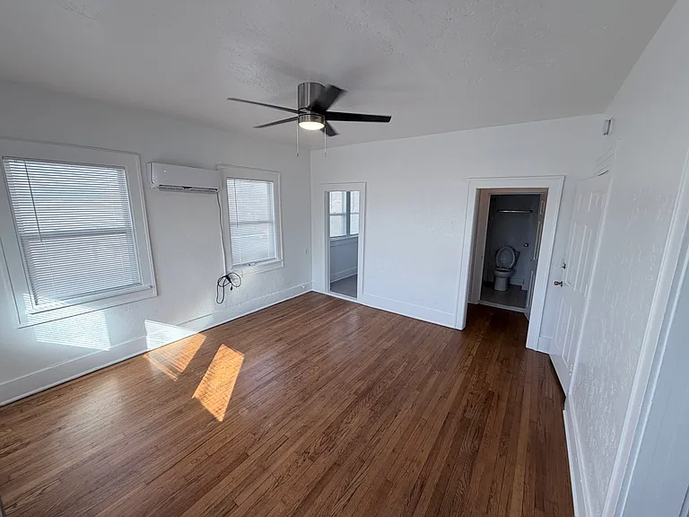 1140 NW 34th St #4 — Photo 20