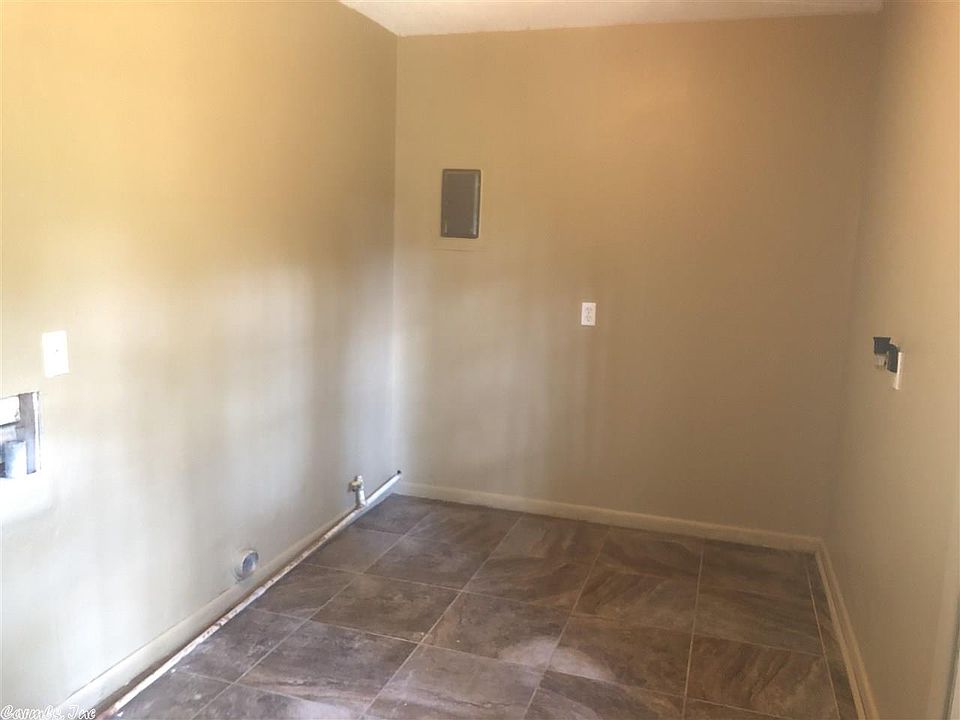 2nd image of 4301 Vinson Rd