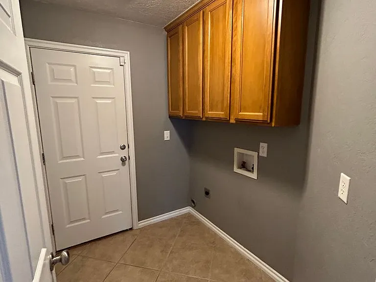 211 NW Cherry Ave — Photo 27