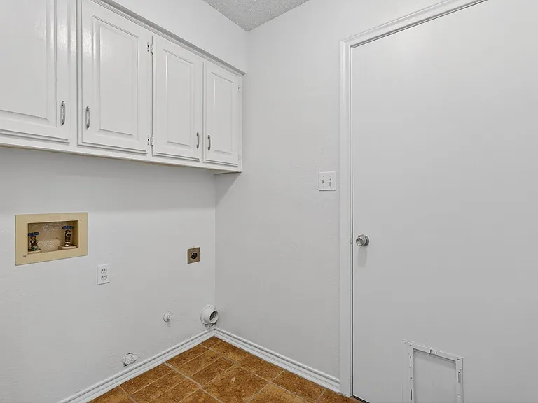 2403 Ridgevalley Dr — Photo 16