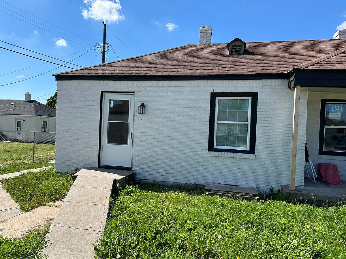 Building Photo - 932 N Oliver Ave