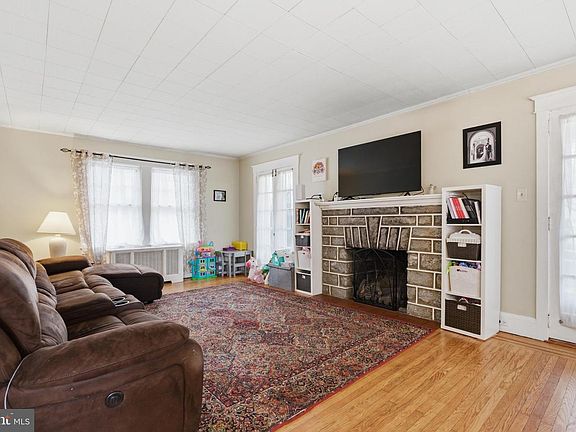 5th image of 638 Turner Ave