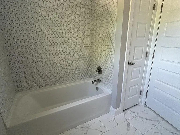 135 W Maple Ave #2 — Photo 8
