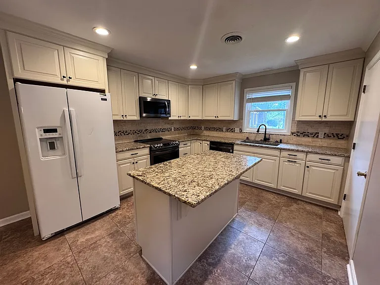 4430 Chicadee Dr — Photo 5