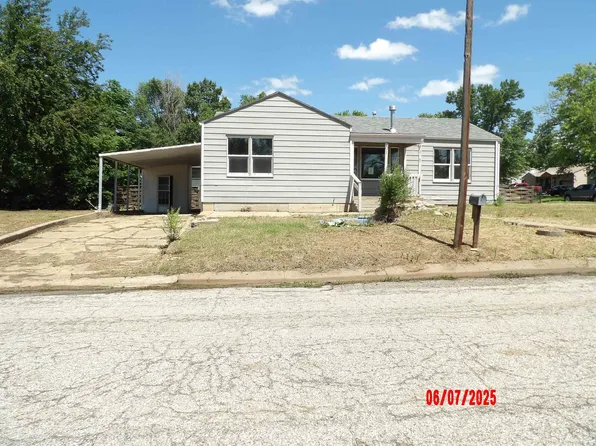 201 N Cherry St, Wellington, KS 67152