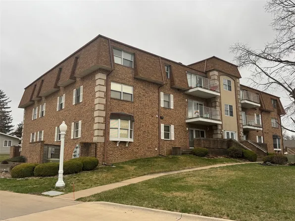 516 Lincoln St APT 102, Pella, IA 50219