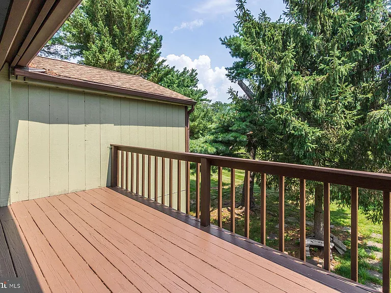 7 Belaire Way — Photo 24