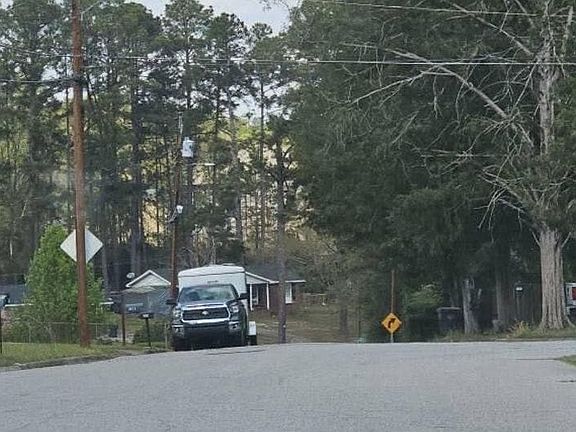 4th image of 1904 Colony Park Rd