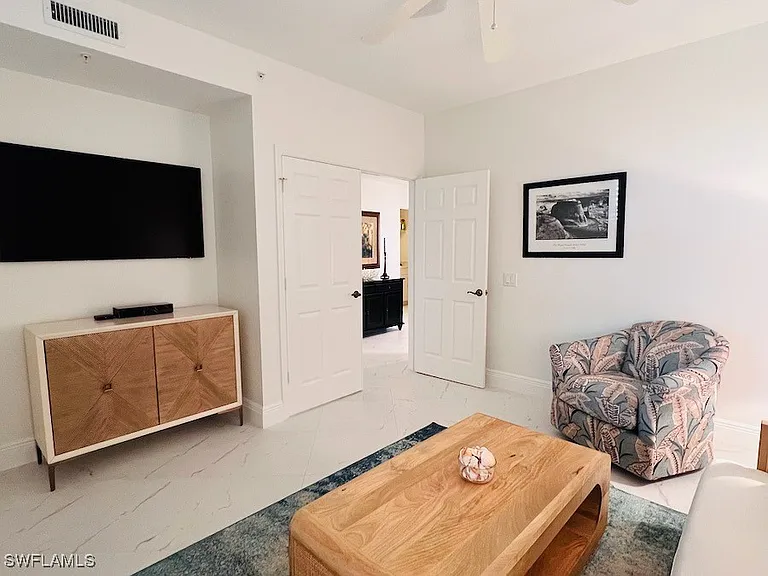 425 Cove Tower Dr #902 — Photo 9