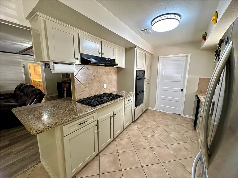 21802 Rotherham Dr — Photo 7
