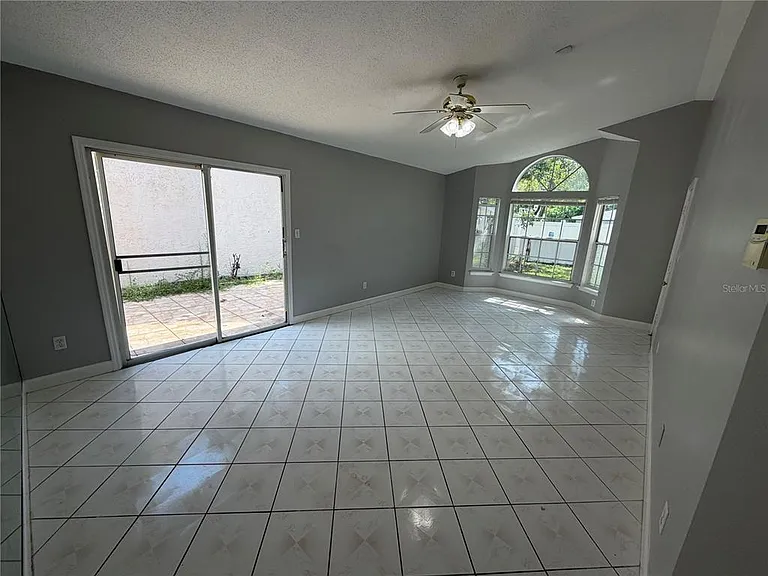 404 San Gabriel St — Photo 2