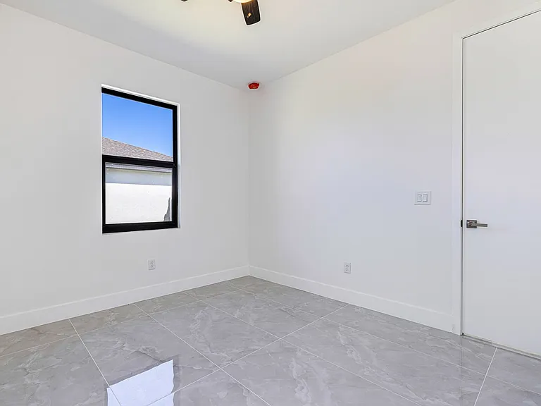 2833 NW 45th Pl — Photo 12