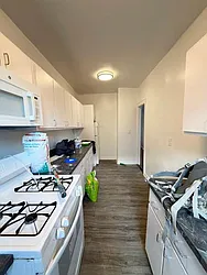 521 Isham Street, #22