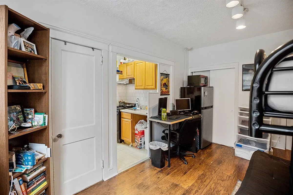 Building Photo - 304 S 23rd St #43