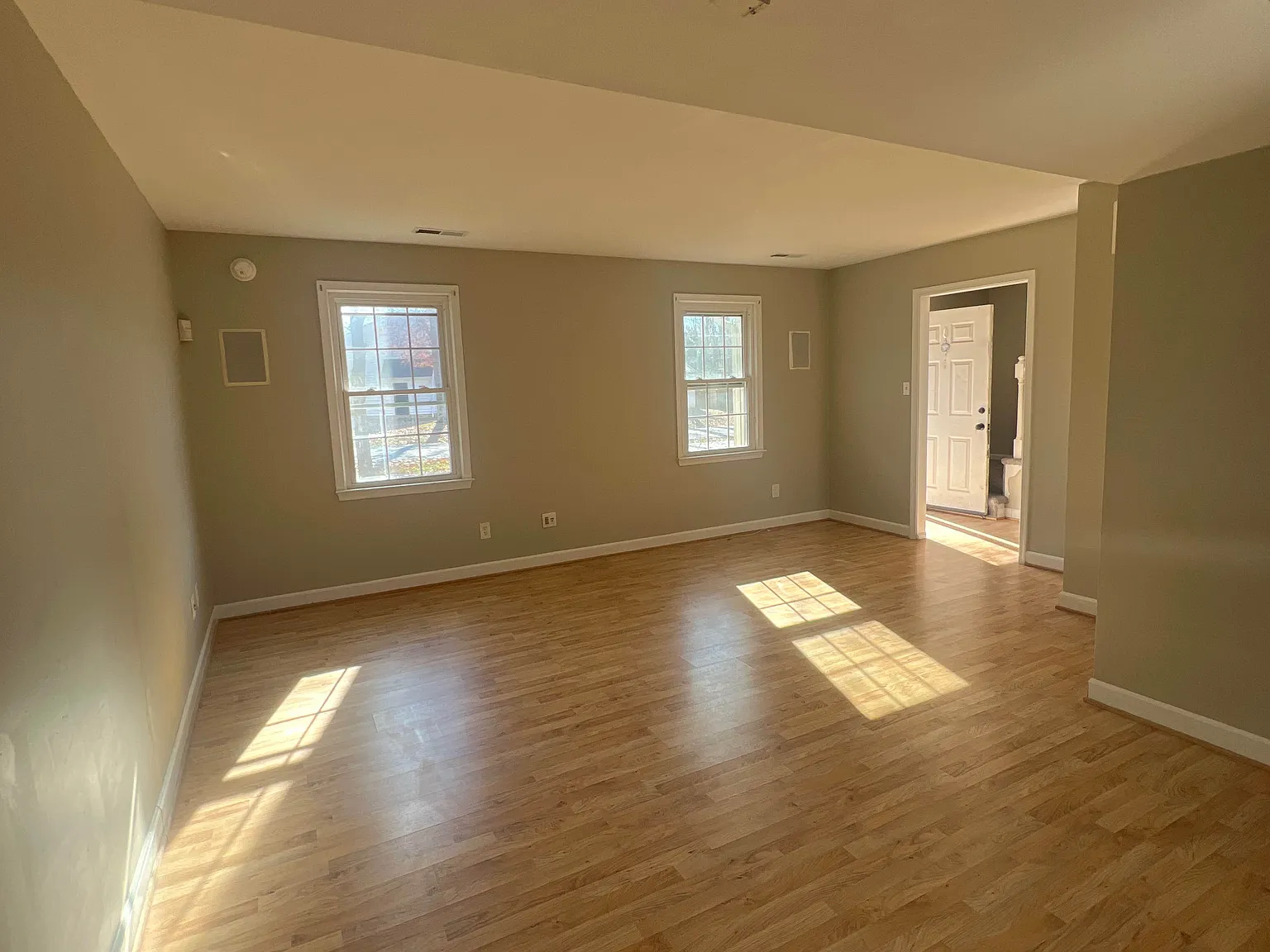 3 bed, 1300 sqft, $2,214 — Photo 4