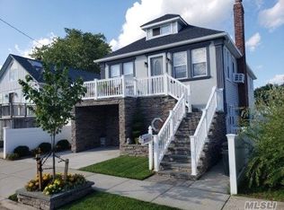 1041 Delaware Ave, Island Park, NY 11558