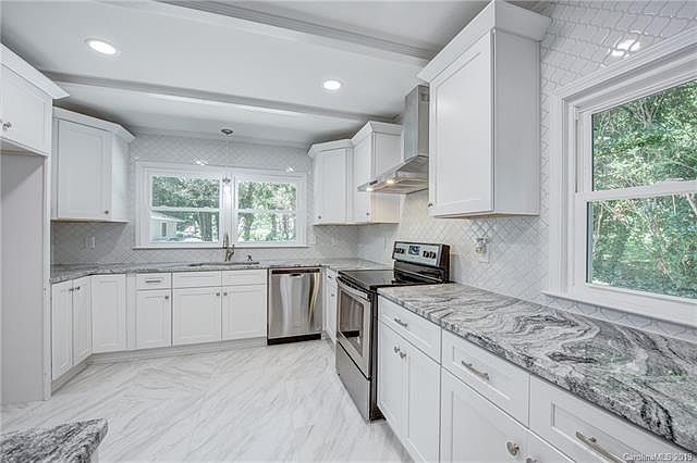 1st image of 819 Imperial Dr
