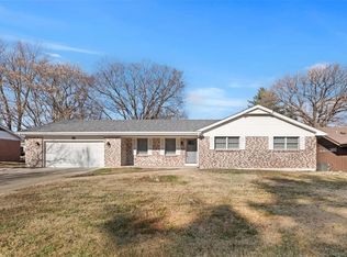 115 S Duchesne Dr, Saint Charles, MO 63301