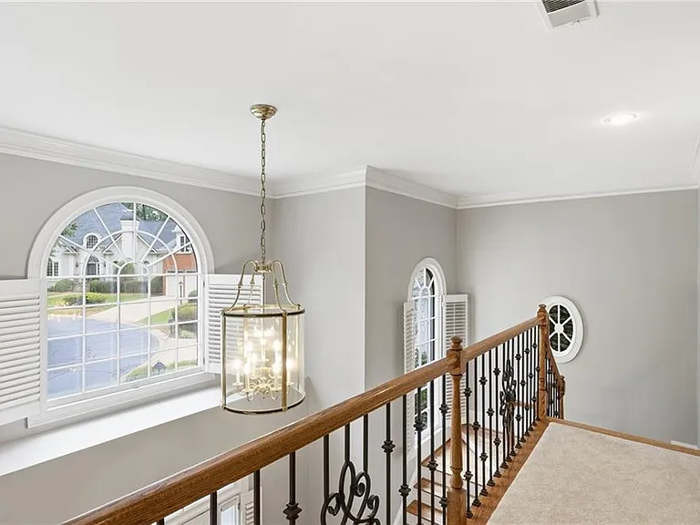 4563 Fountain Dr NE — Photo 15