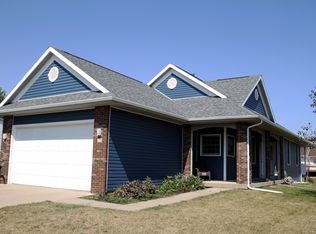 15 Stanwyck Dr, Iowa City, IA 52240