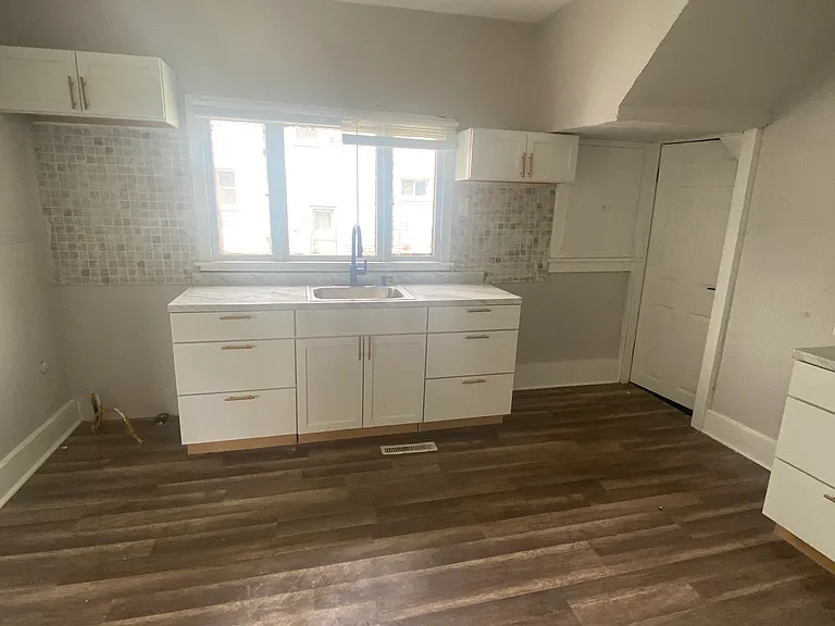 1049 King St — Photo 5