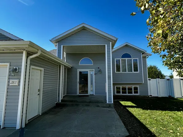 2811 Plainview Dr SE, Mandan, ND 58554