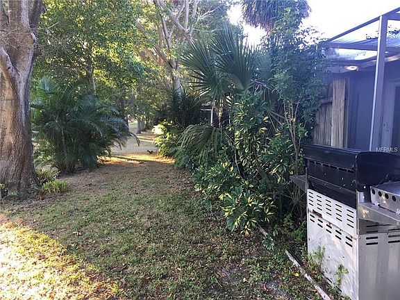 3rd image of 624 N Jefferson Ave