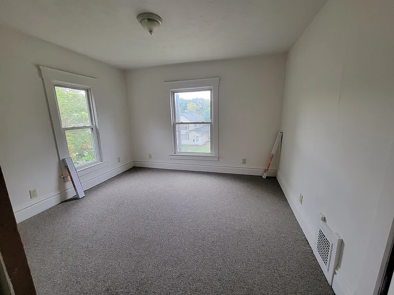 499 Gage St — Photo 10