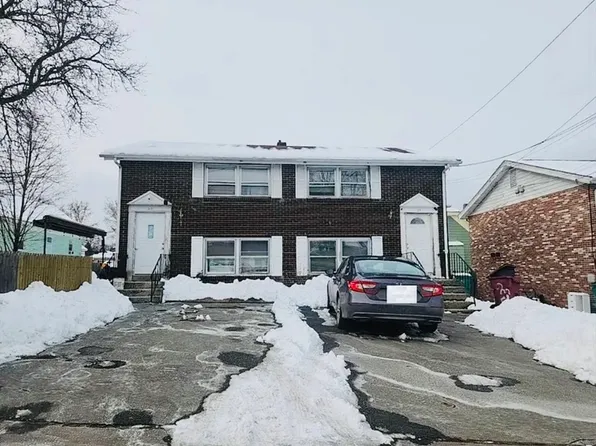 23 Hillcrest Dr, Lowell, MA 01851