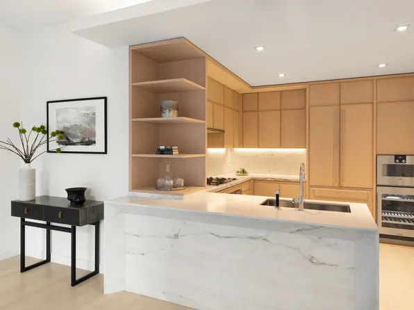 138 East 50th Street image 25 of 26