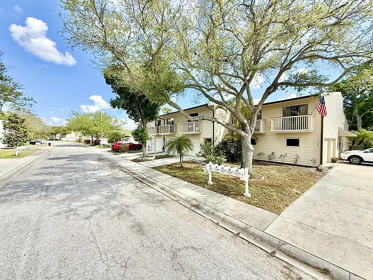 6388 93rd Ter — Photo 3