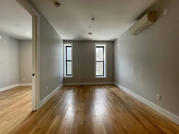717 Dekalb Avenue image 1 of 11
