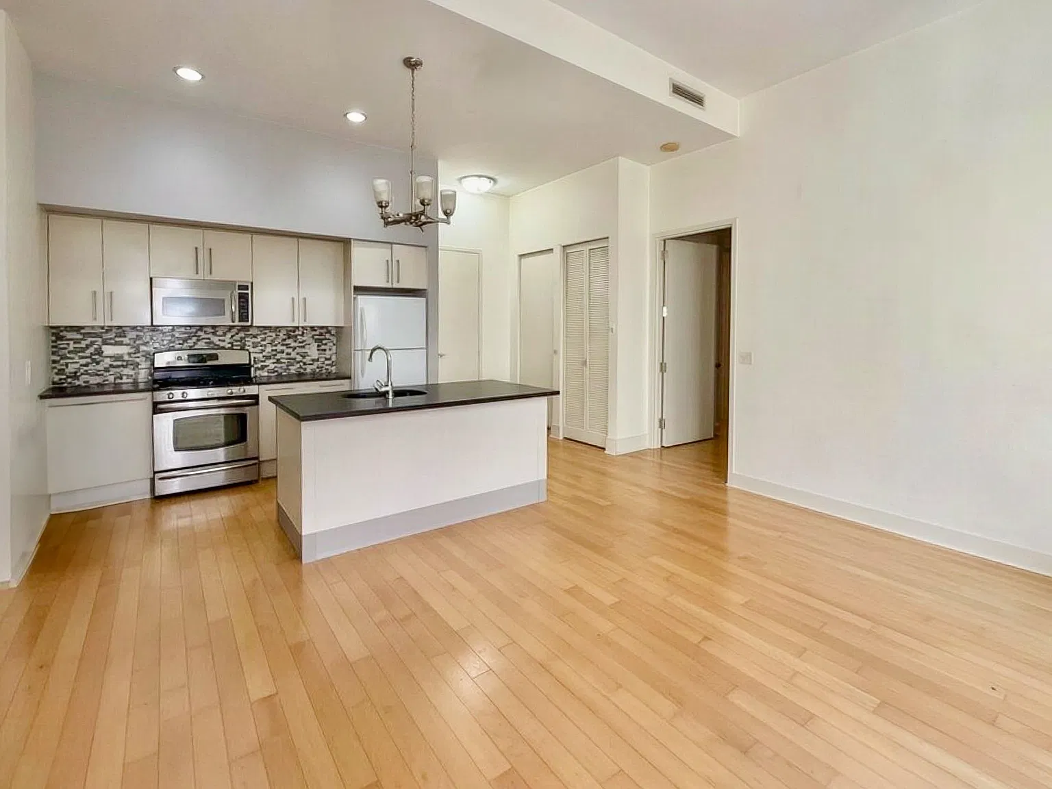 Apartment, JC Bergen-Lafayett, NJ, 07302 — Photo 2