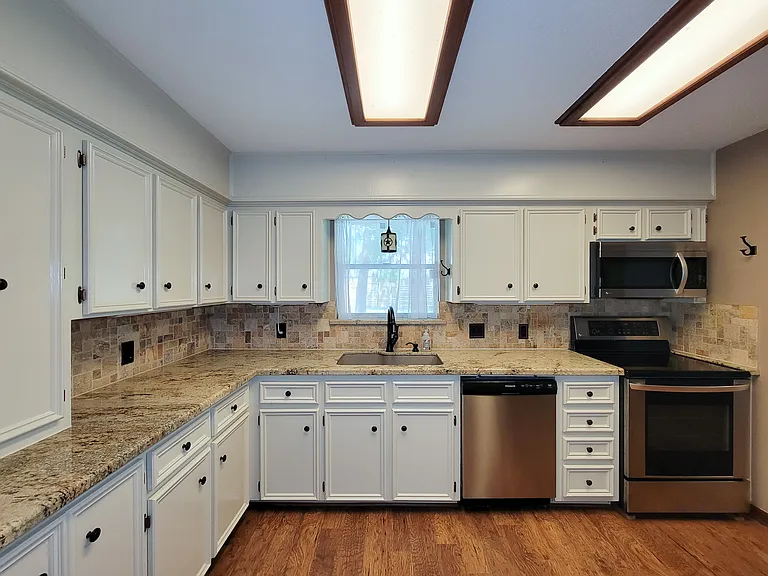 10282 Valley Dr S — Photo 16