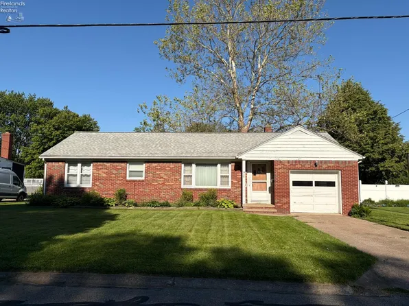 527 Washington Ave, Huron, OH 44839
