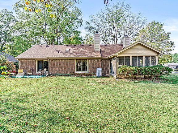 3rd image of 1104 Oakland Dr
