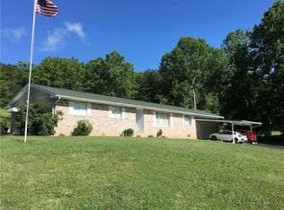 3523 Braun Rd, Belpre, OH 45714