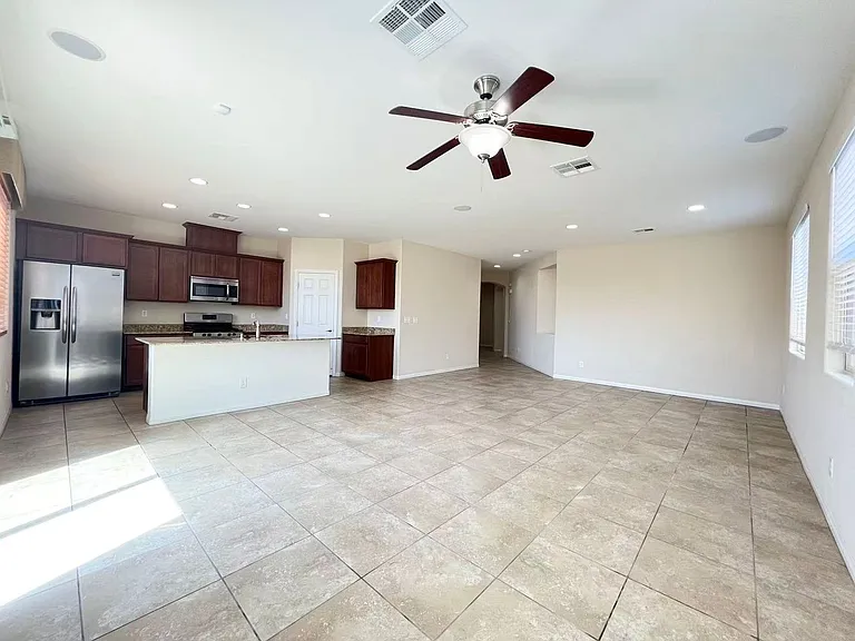 5729 Tideview St — Photo 4