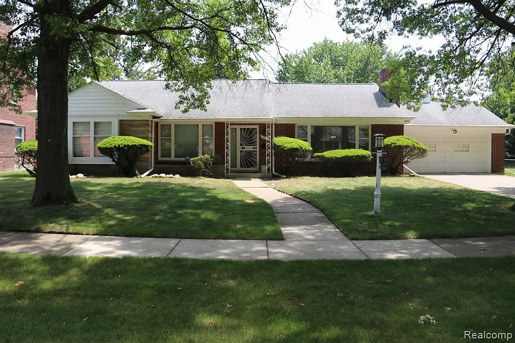 3 bed, 2.5 bath, 3796 sqft, $2,400 — Photo 1