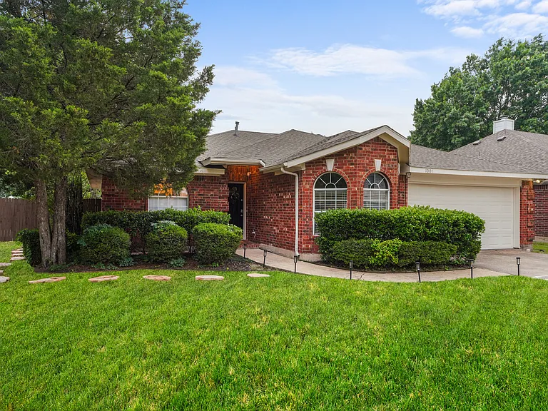1001 Ridgecrest Dr — Photo 18