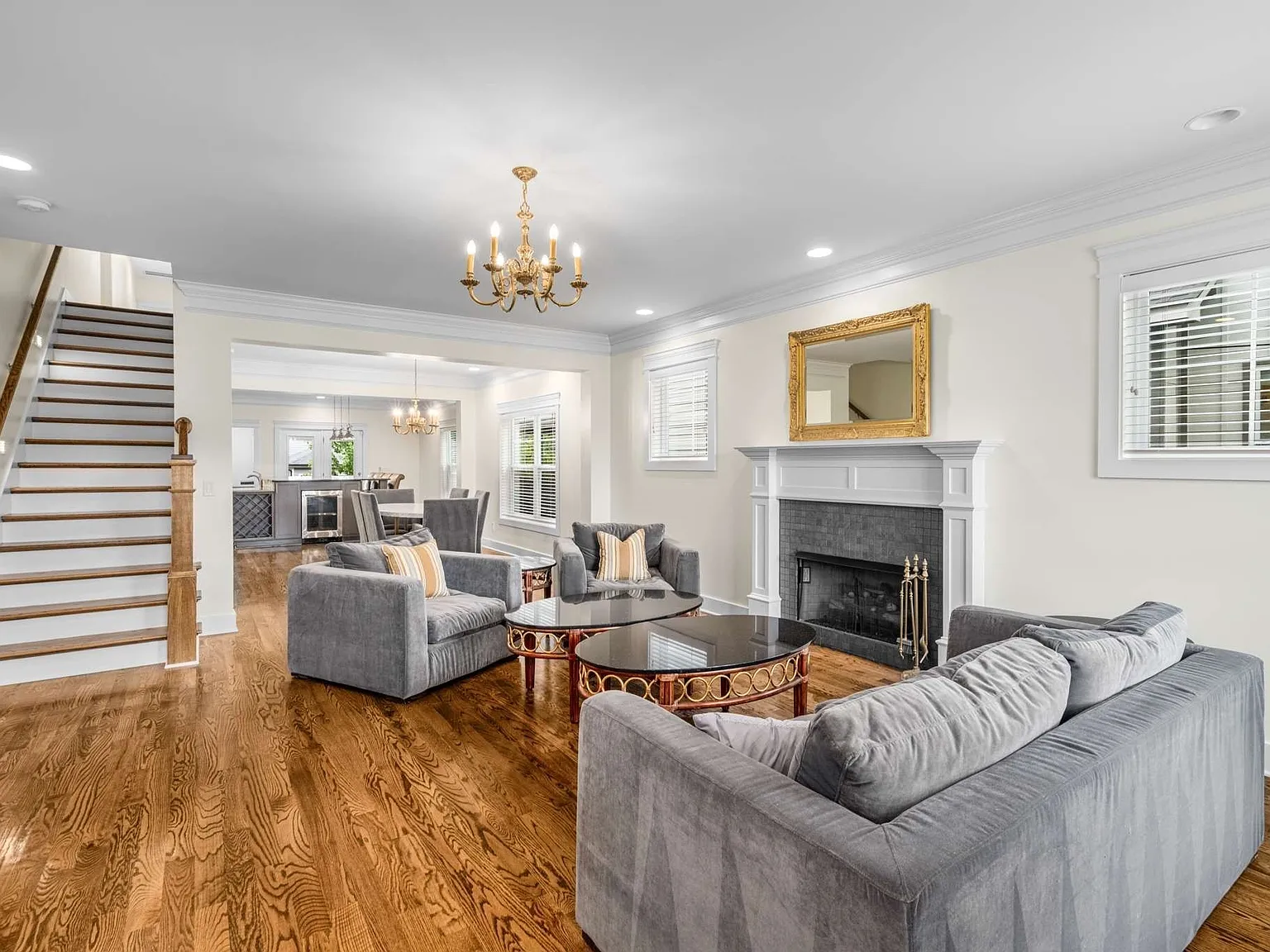 4 bed, 4.5 bath, 3394 sqft, $5,000 — Photo 2